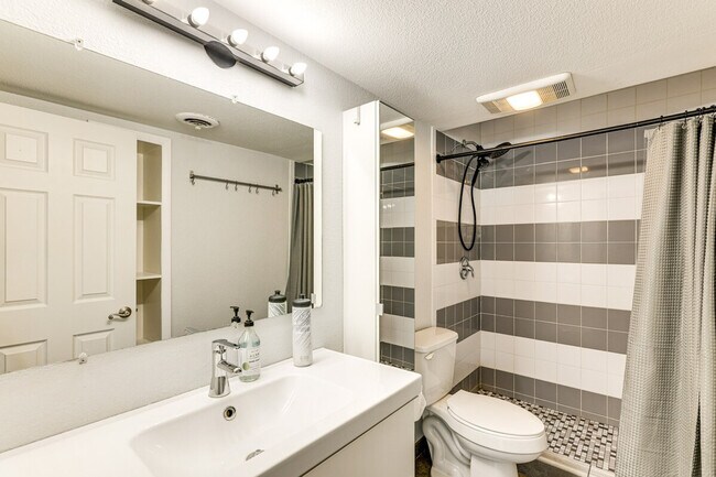 Building Photo - 1015 N Granite Reef Rd