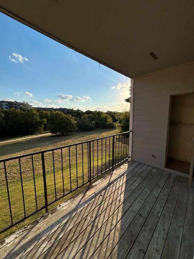 Building Photo - Updated 2 Bed/2 Bath North Austin Condo with Rare Greenbelt Views