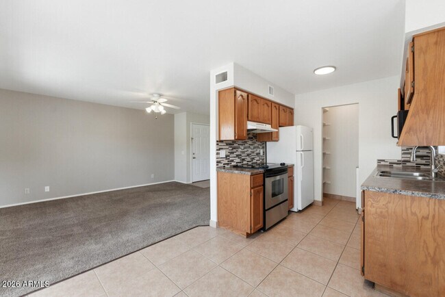 Building Photo - 16657 E Gunsight Dr