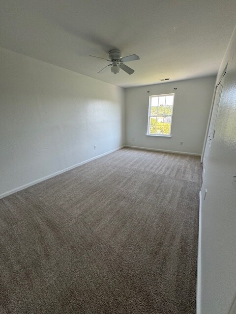 Building Photo - 3030 Hollybrooke Dr