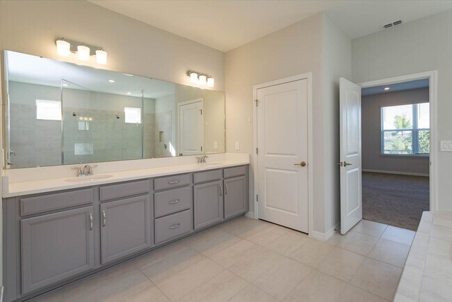 Building Photo - Beautiful 4bdr 3.5ba Home In Highland Ranc...