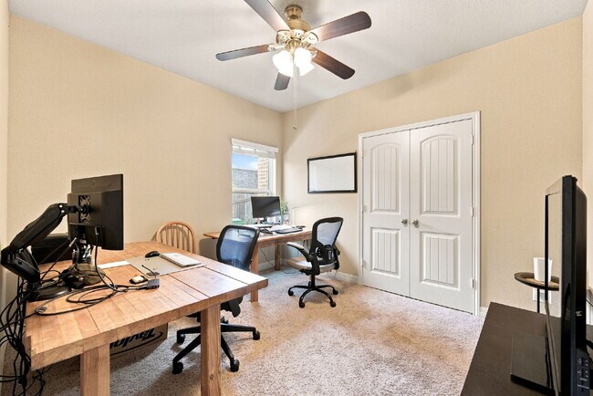 Building Photo - 8951 Highland Dawn