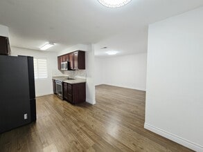 Building Photo - 5081 River Glen Dr