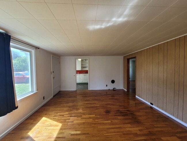 Building Photo - Charming 2 bed 1 bath