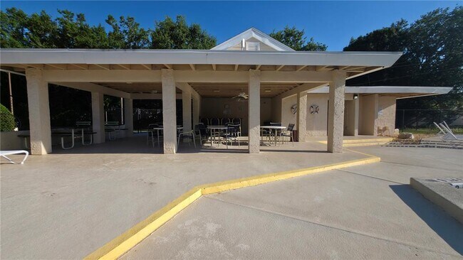 Building Photo - 2025 Sylvester Rd