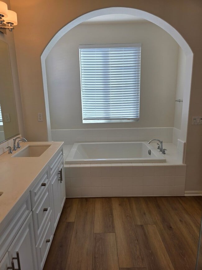 Building Photo - Gorgeous 3 Bedroom Townhome in Paseo del Sol with new flooring and paint!