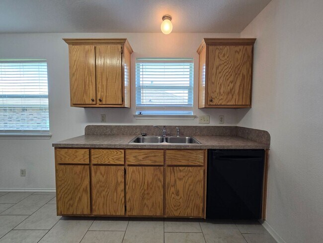 Building Photo - 3906 Kevin Shaw Dr