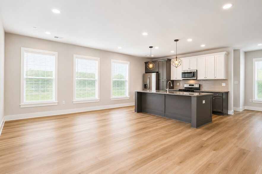 Building Photo - 701 Halcyon Ln
