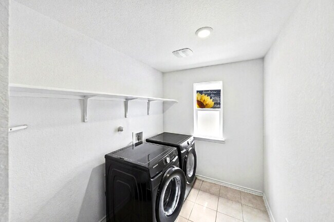 Building Photo - NEW RENTAL ALERT!!! READY NOW!!!