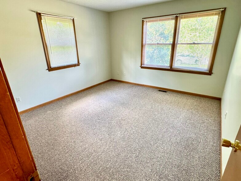 Building Photo - 6791 Pleasantview St NE