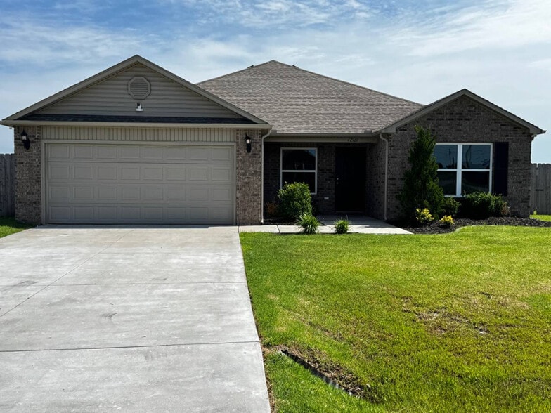 Primary Photo - 42161 Max Henry Dr