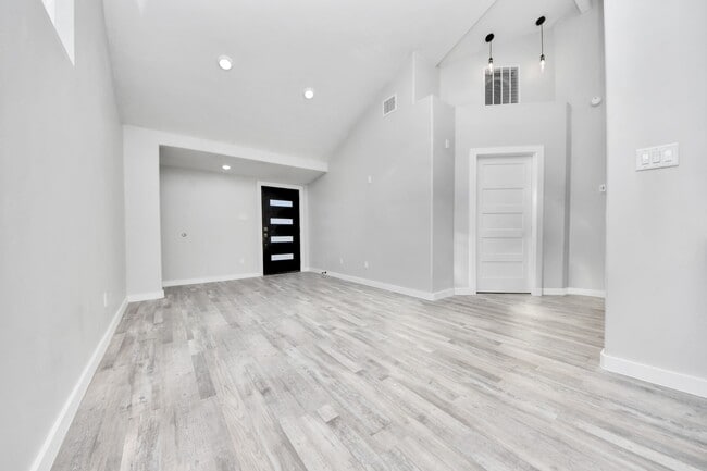 Building Photo - 6201 Batterson St