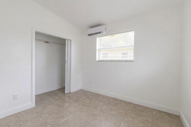 Building Photo - 630 NW 15th Terrace