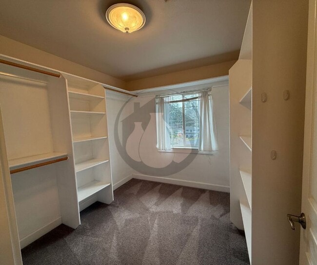 Building Photo - Winter Special-  West Salem House-  $600 Off First Full Months Rent