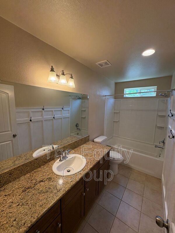 Building Photo - 3316 W Wren Ave