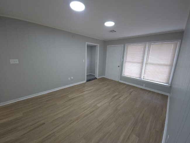 Building Photo - Charming 3-Bedroom Home with Bonus Room in Midwest City, OK!