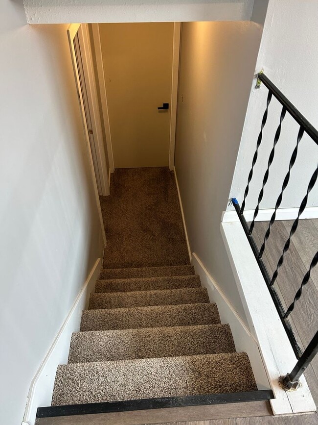 Building Photo - Newly Remodeled - Available Now!