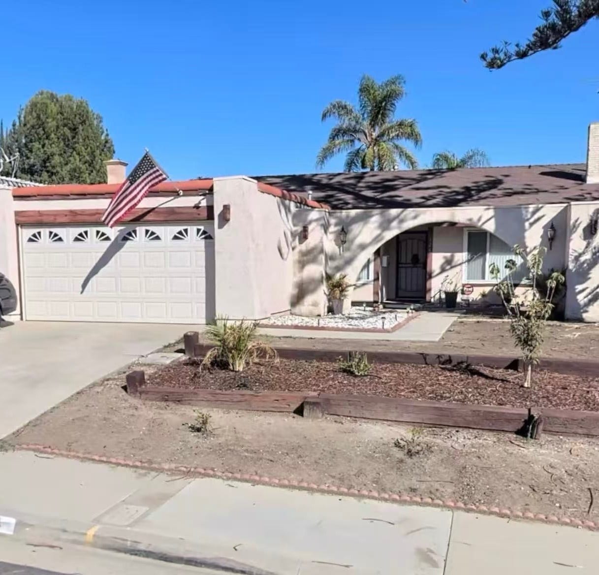 Building Photo - 324 S Palo Cedro Dr