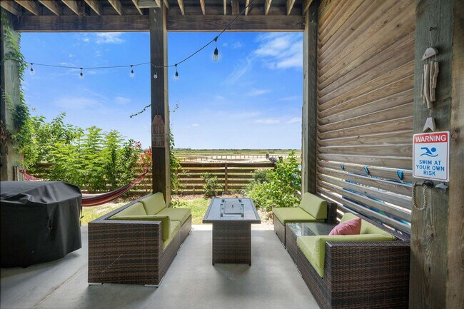 Building Photo - 456 Paradise Pointe Dr