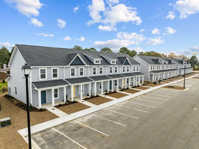Building Photo - 2611 Virginia Mae Ln