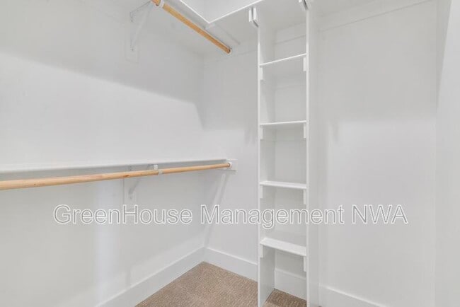 Building Photo - 627 SW C St