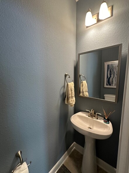 Building Photo - 10215 Alder Ridge Dr