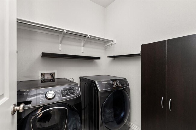 Building Photo - 2949 Consuelo Wy