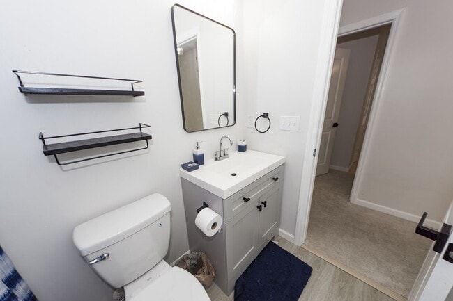 Building Photo - 4 Bedroom 2.5 Bath House in Woodland Lakes - Goose Creek