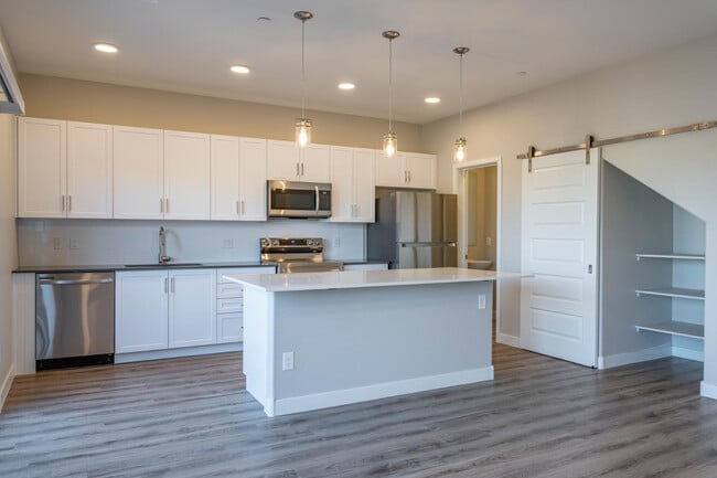 Building Photo - 432 S 32nd St