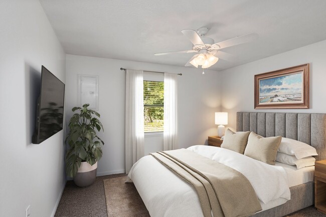 Bedroom with ceiling fan - 1112 Shellie Ln