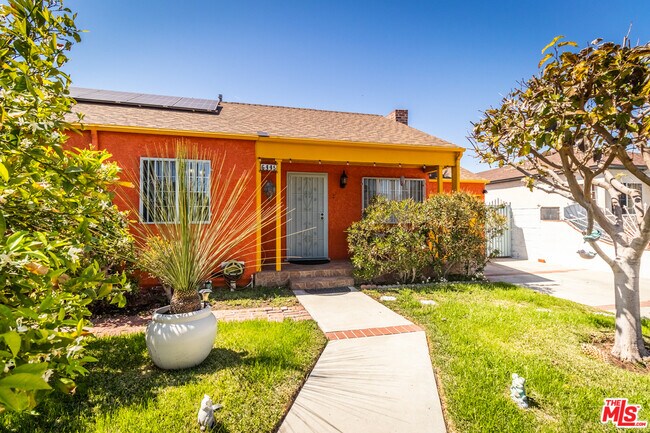 Building Photo - 6445 Tujunga Ave