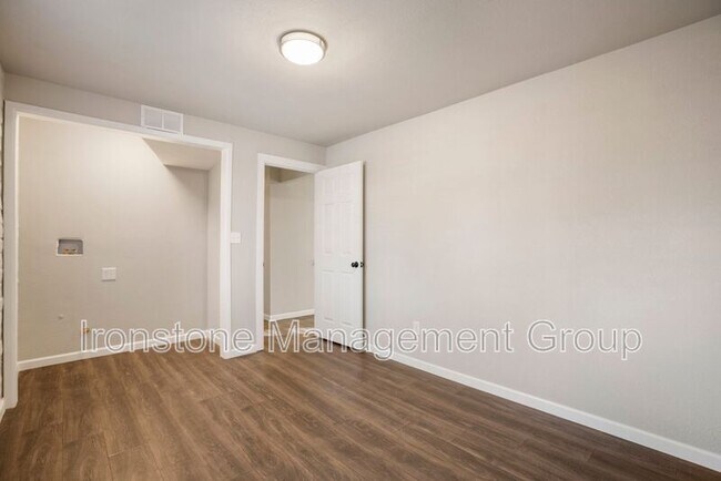 Building Photo - 2618 E 8th St