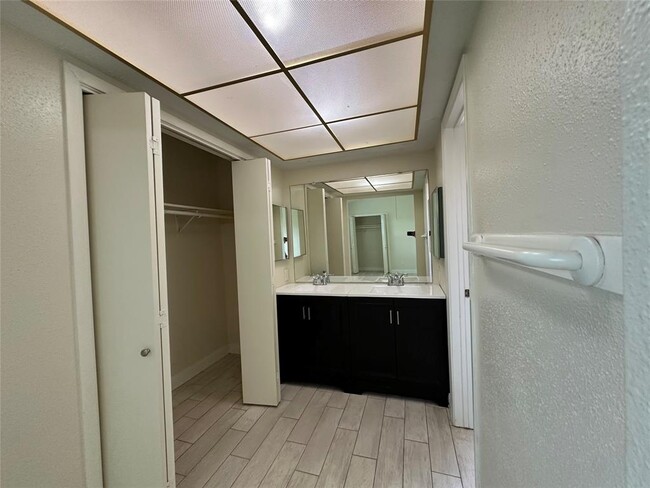 Building Photo - 17107 Bougainvilla Ln