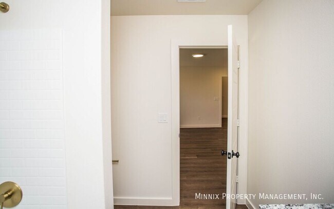 Building Photo - 2134 Langford Ave