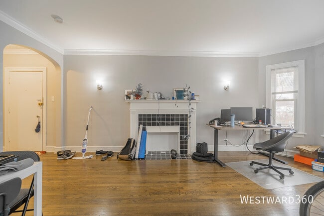 Building Photo - 6510 N Hamilton Ave