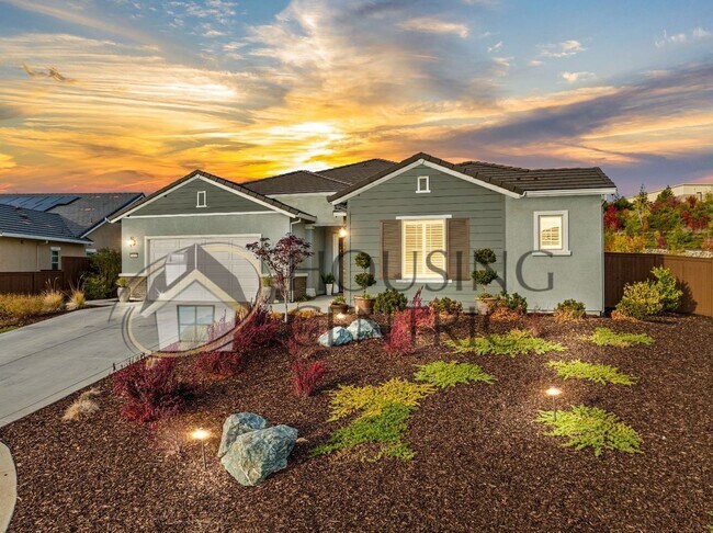 Building Photo - STUNNING Single Story Home with a Resort Style Backyard!
