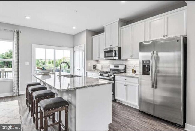 Building Photo - 2926 WATERFRONT Way