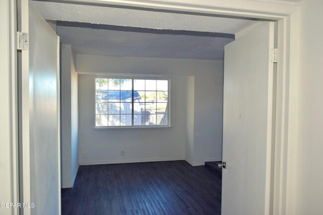 Building Photo - 4613 Sun Valley Dr