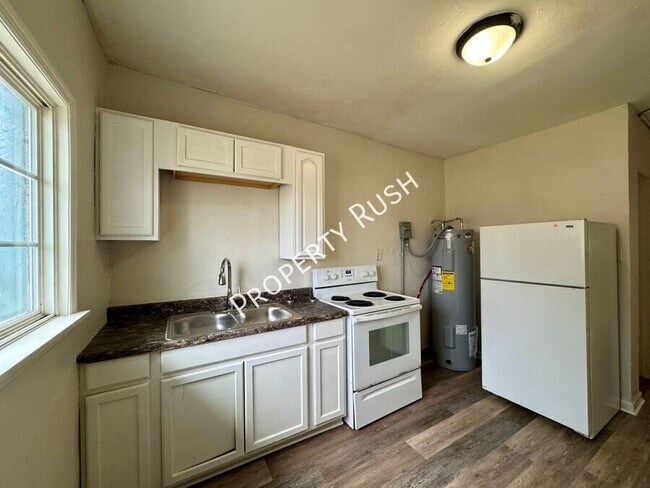 Building Photo - 3603 Dorris St