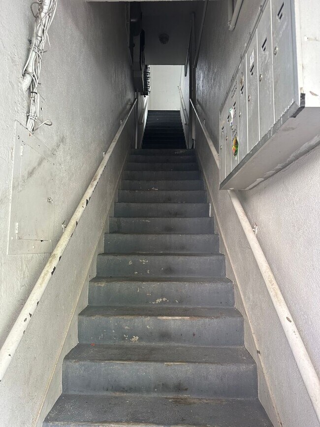 Building Photo - Newly Renovated Studio Apartment in the Heart of Waikiki!!!