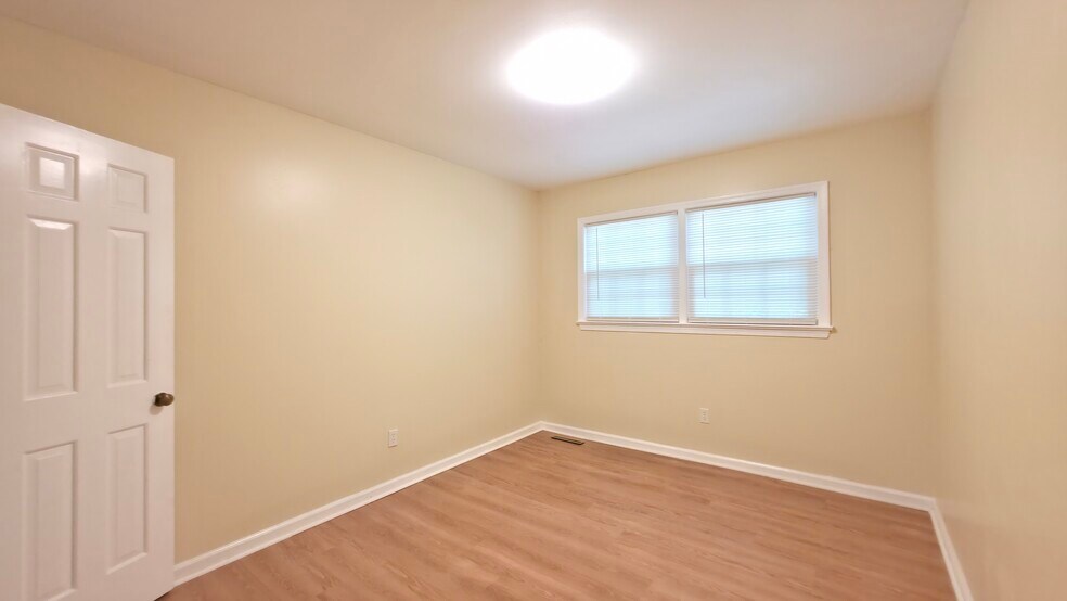 Building Photo - 388 Deputy Ln