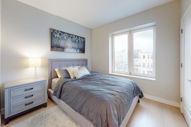 Building Photo - 932 Broadway