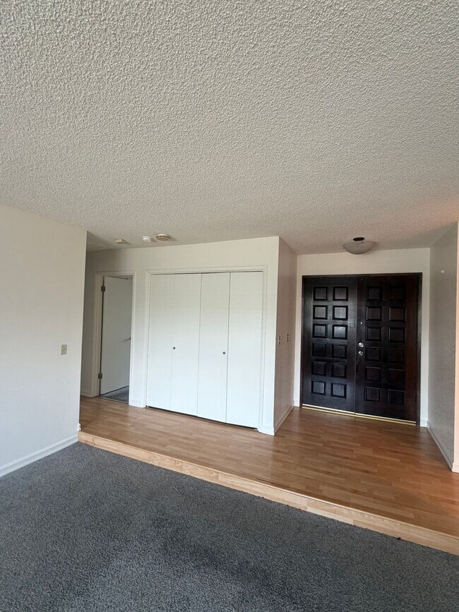 Building Photo - Charming 3 bedroom 2 bathroom home located in Hanford