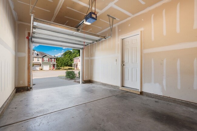 Building Photo - Stunning 3 Story Townhome in South Durham!