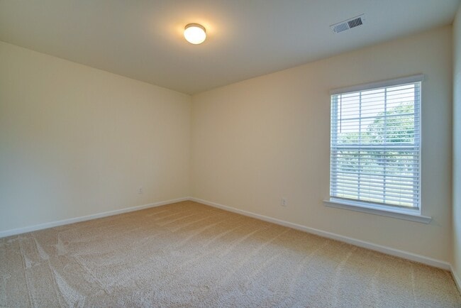 Building Photo - 3 BR, 2.5 BA., 2 Car Garage in Boiling Springs, Near I-85