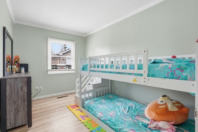 Building Photo - 916 Barthelme Ave