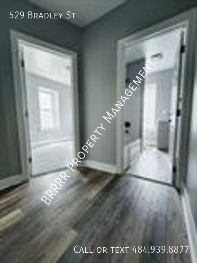 Building Photo - 529 Bradley St