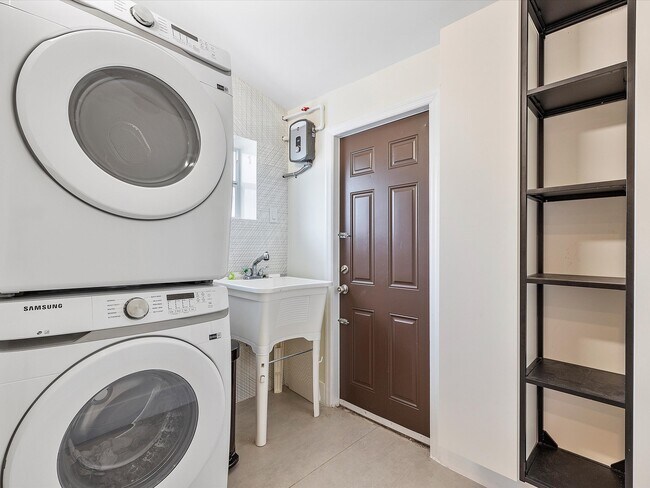 Building Photo - 203 NE 107th St