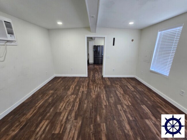 Building Photo - 804 College Ave