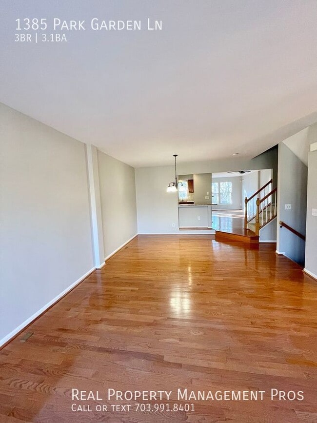 Building Photo - 1385 Park Garden Ln